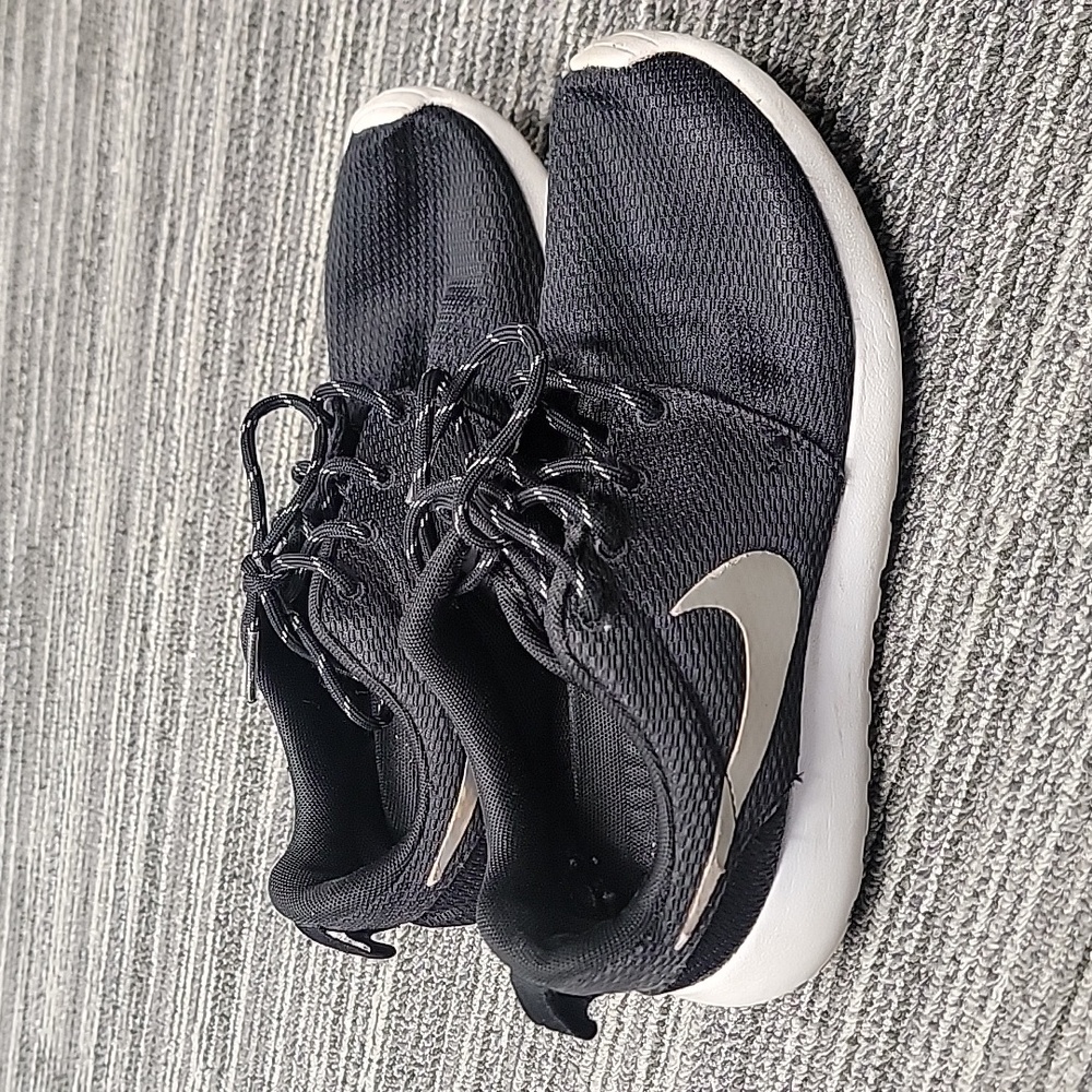 Nike Women's roshe one